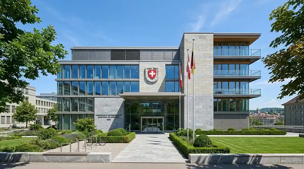 Modernes Schweizer Verwaltungsgebäude mit Schweizer Kreuz